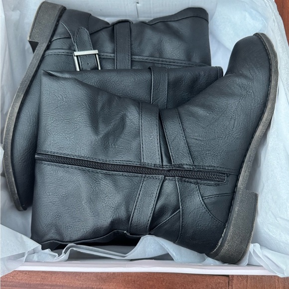 JustFab Flat Boots Ride Around Size 7 Wide Width - Picture 12 of 16